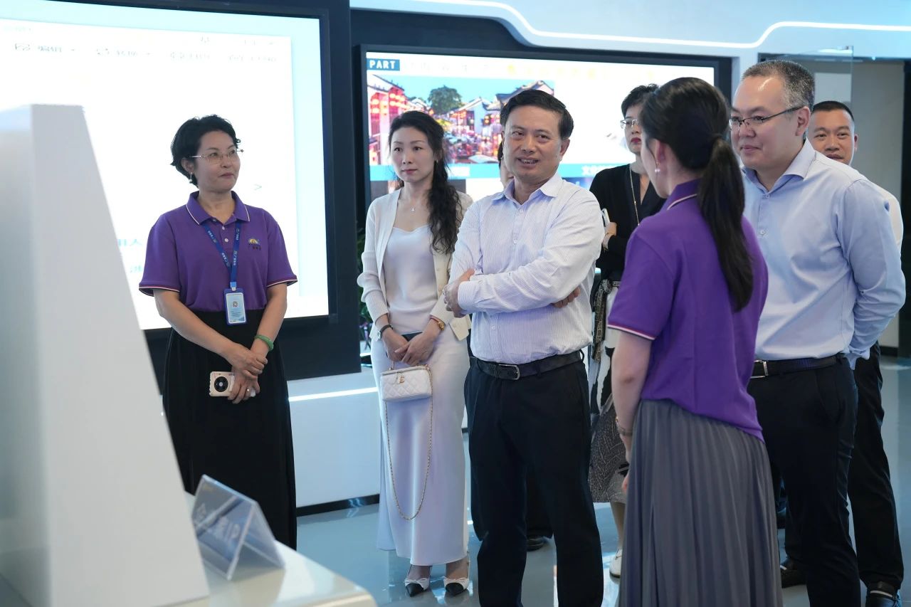 民盈集团、天安数码城向导一行莅临优德88集团旅行交流