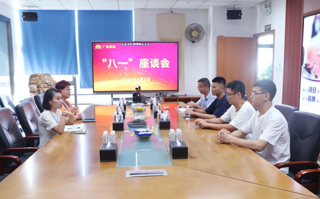 致敬军旅荣光，，，，，，共庆“八一”佳节