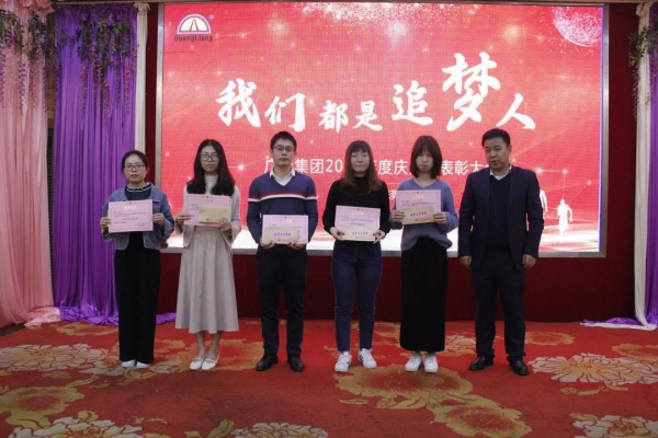 一名党员，，，，就是一面鲜红的旌旗